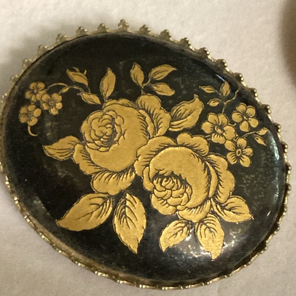 Vintage brooches two Avon one Hallmark 1979 cloisonné. All wearable one unmarked - Picture 8 of 10